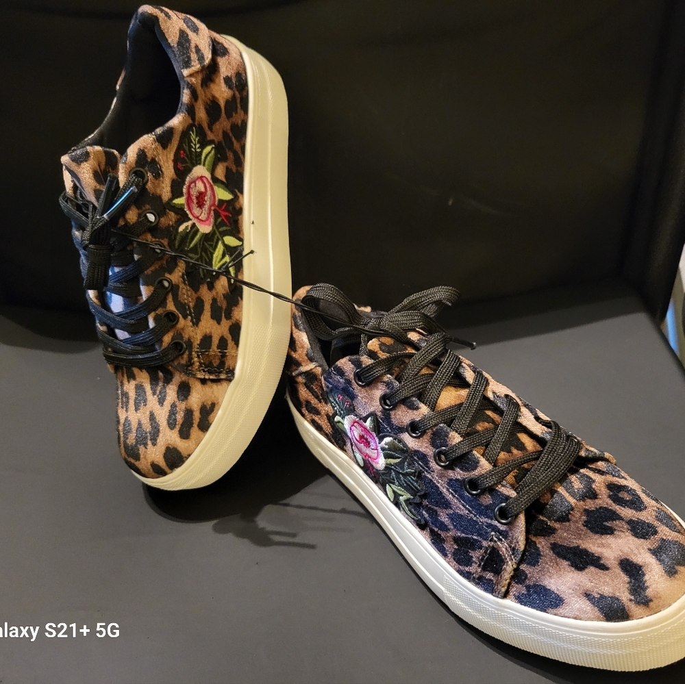 SALE! NWOT MADDEN GIRL FASHION SNEAKERS SZ 7 - Picture 3 of 9